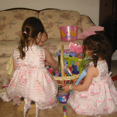 Aubri and Ana Dig In.JPG