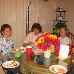 Mom Aunt Rose and Grandma Zyk.JPG